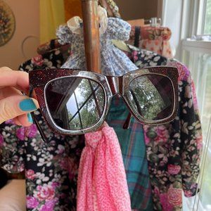 DIFF Kaia sunglasses in “festive chestnut”